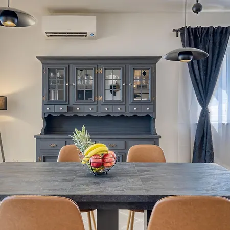 Judy By Interhome Daire