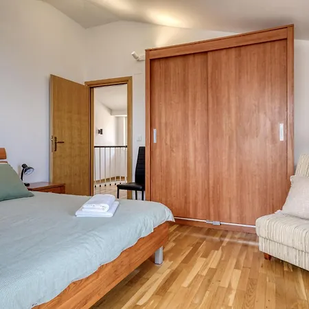 Judy By Interhome Daire *